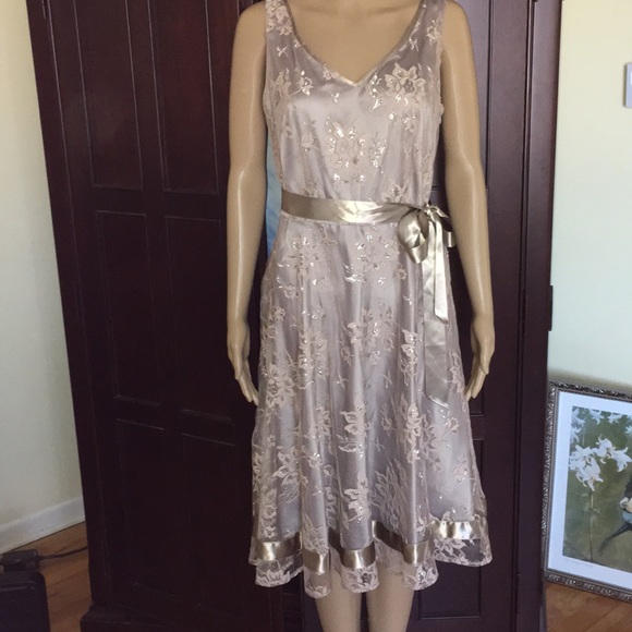 tahari arthur levine Dresses & Skirts - Tahari lace cocktail dress